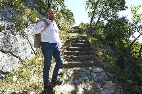 Cristiano Shaurli (Assessore regionale Risorse agricole e forestali) durante un sopralluogo nell'area che si affaccia sul Golfo di Trieste - Trieste 25/07/2017